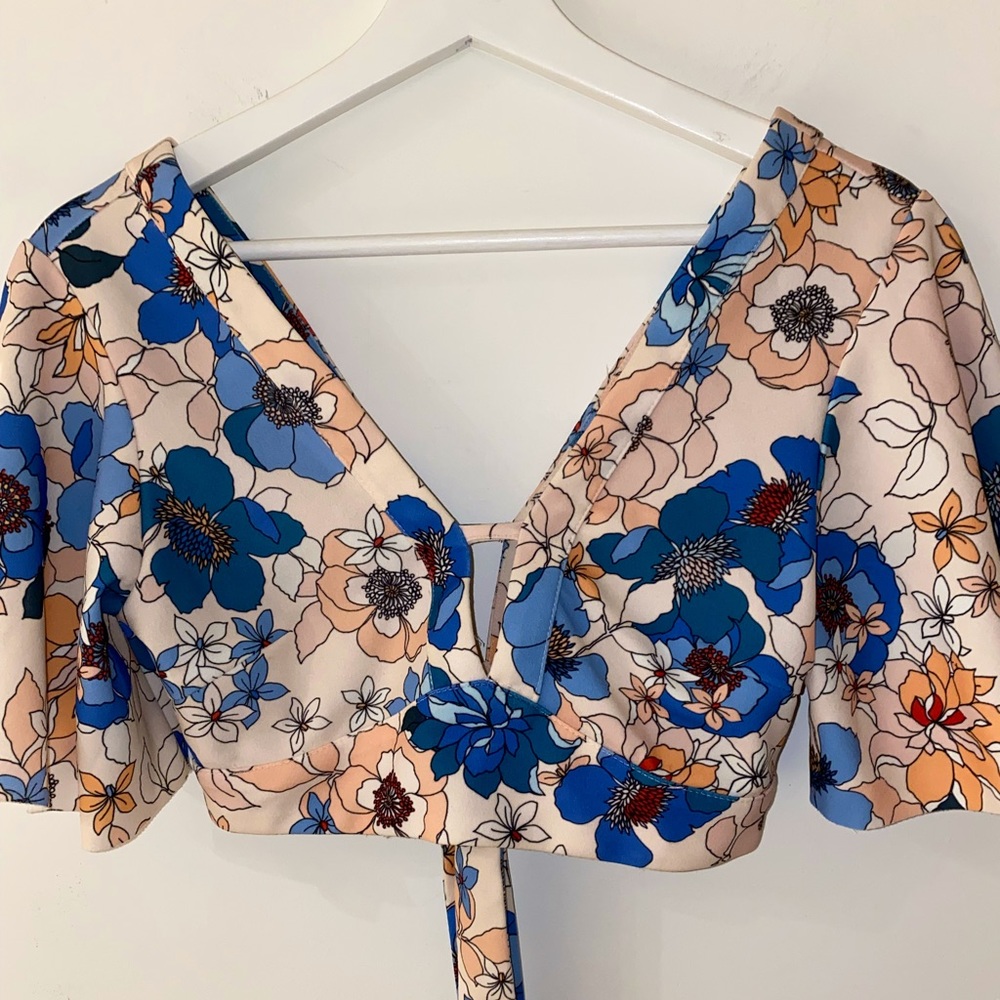 HOST PICK🌸🌼 Zara 70s Floral Crop Top